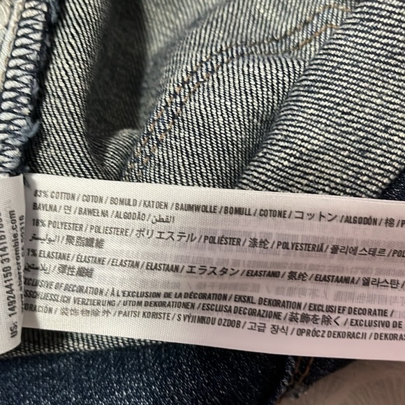 Abercrombie & Fitch Women’s Low Rise Jean Shorts Size 4 W 27 Distressed Denim - Picture 3 of 5